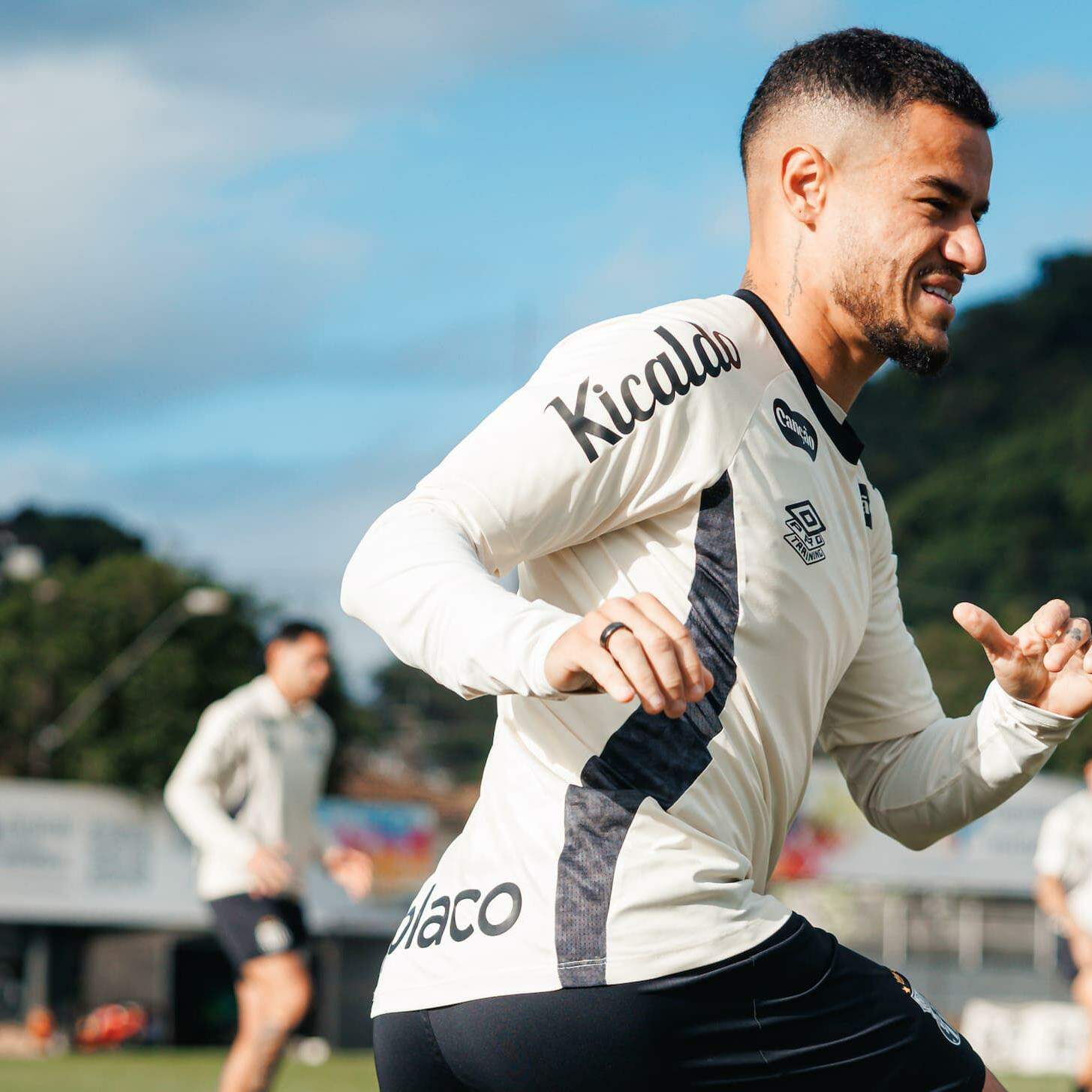 Na ausência de Neymar, Philippe Coutinho será o encarregado de armar o meio-campo santista