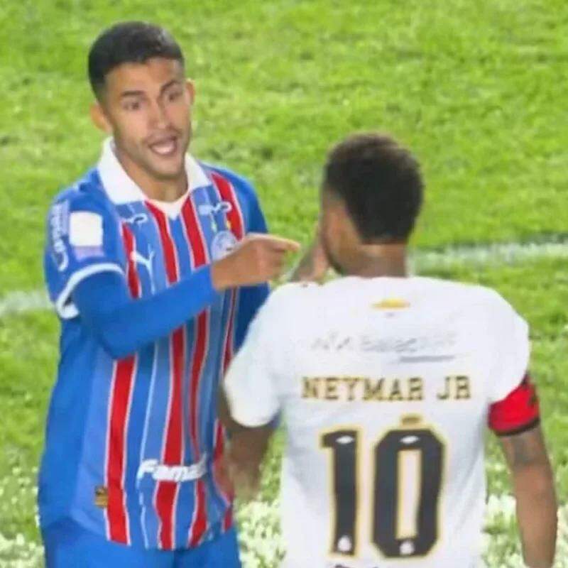 Neymar aparece em discussão com Rodrigo Nestor, do Bahia, durante partida pelo Campeonato Brasileiro