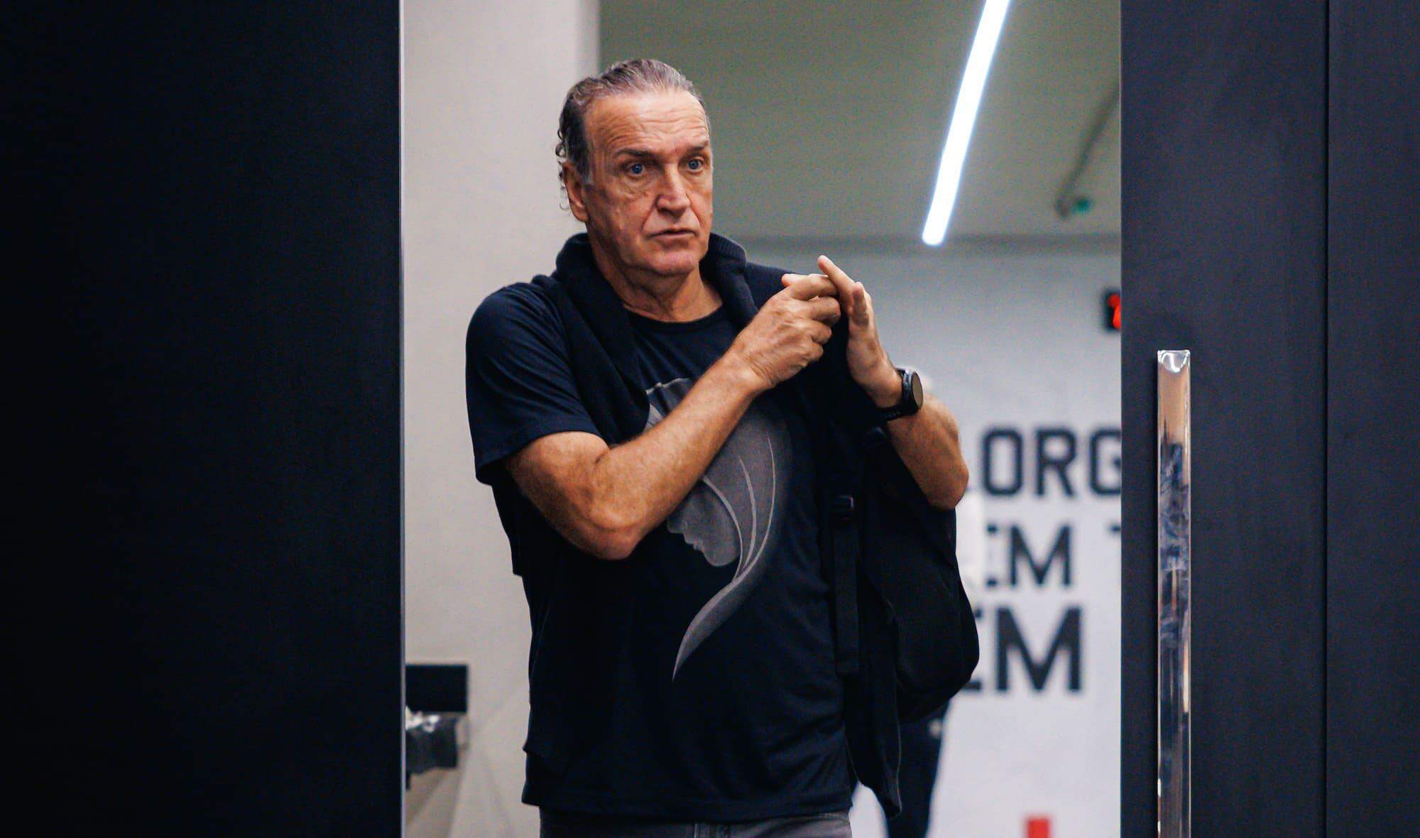 Cuca tem contrato com o Santos até o final da temporada, mas não quis falar sobre a permanência no clube