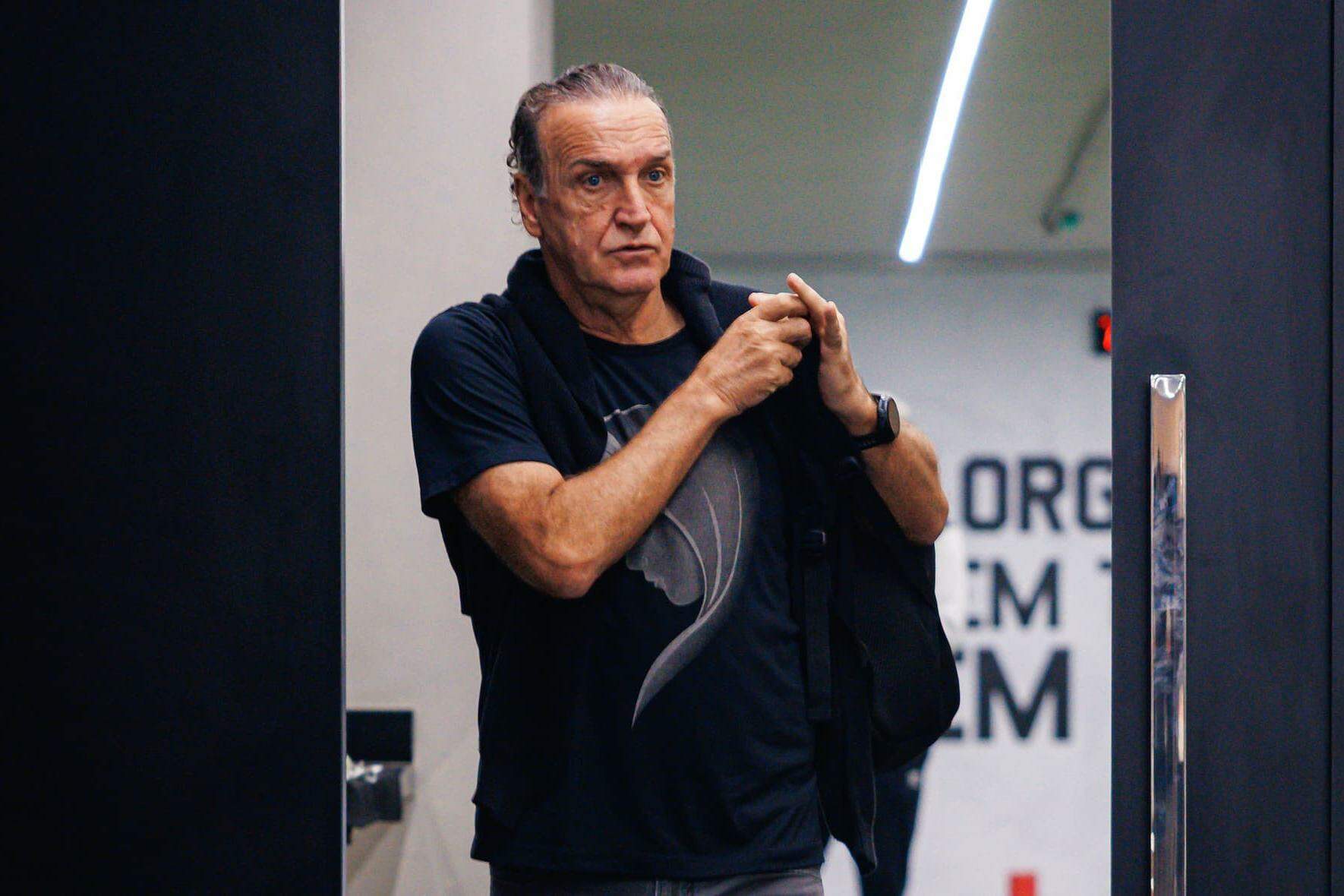 Cuca tem contrato com o Santos até o final da temporada, mas não quis falar sobre a permanência no clube