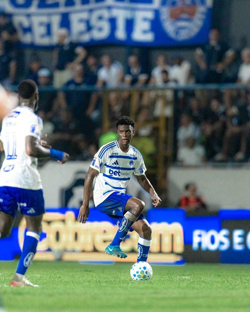 Zagueiro de São Vicente, que joga no Cruzeiro, foi bastante elogiado pelo técnico da Seleção Brasileira