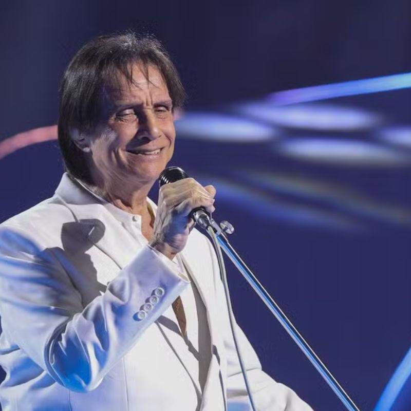 Rei Roberto Carlos estará no centro de convenções da Ponta da Praia