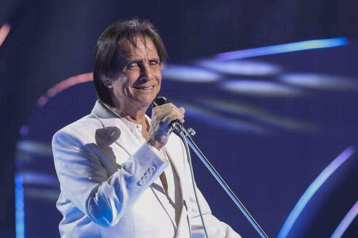 Rei Roberto Carlos estará no centro de convenções da Ponta da Praia
