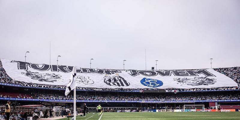 A torcida santista lotou o MorumBis no ano passado, mas teve uma decepção ao ver o Santos ser goleado pelo Vasco