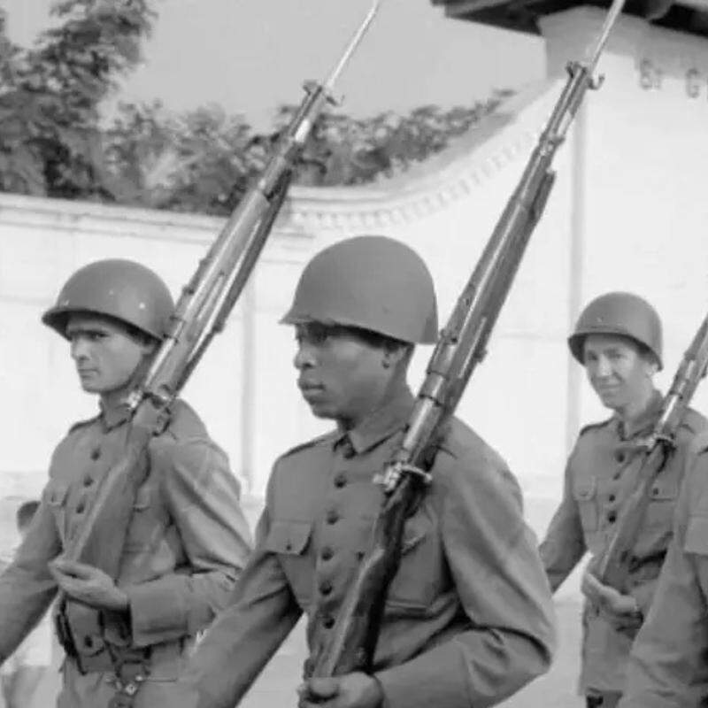 De acordo com o Centro de Memória do Santos FC, Pelé era conhecido como Soldado 202 Nascimento e não recebia tratamento diferenciado