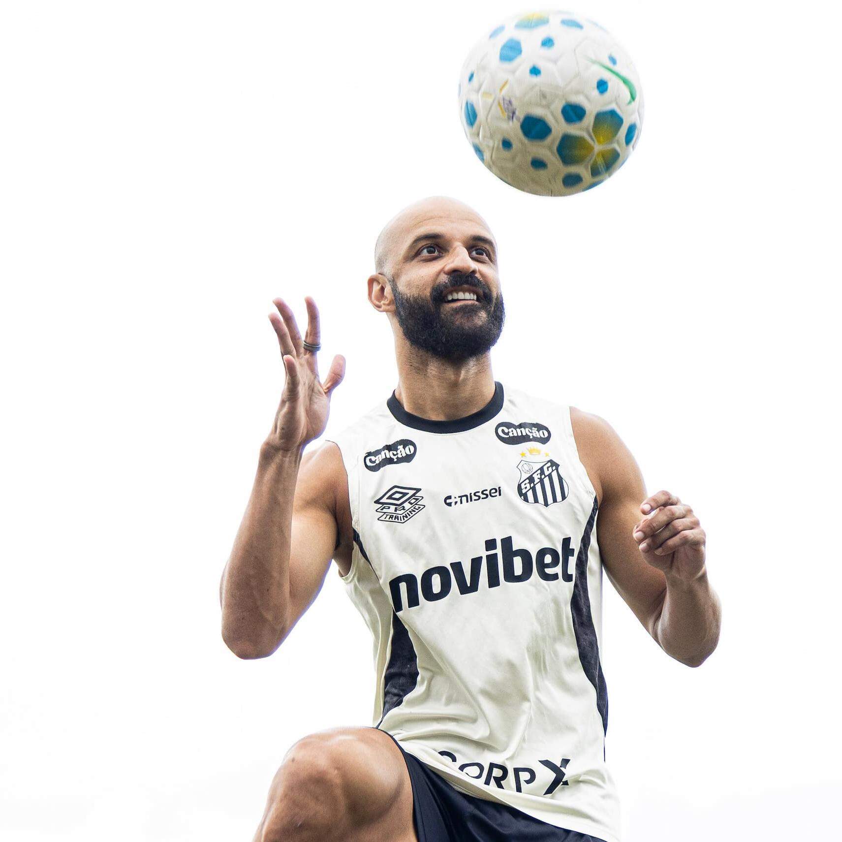 Uma das contratações mais caras dos últimos anos, Thaciano vem sendo pouco utilizado por Cuca no Santos
