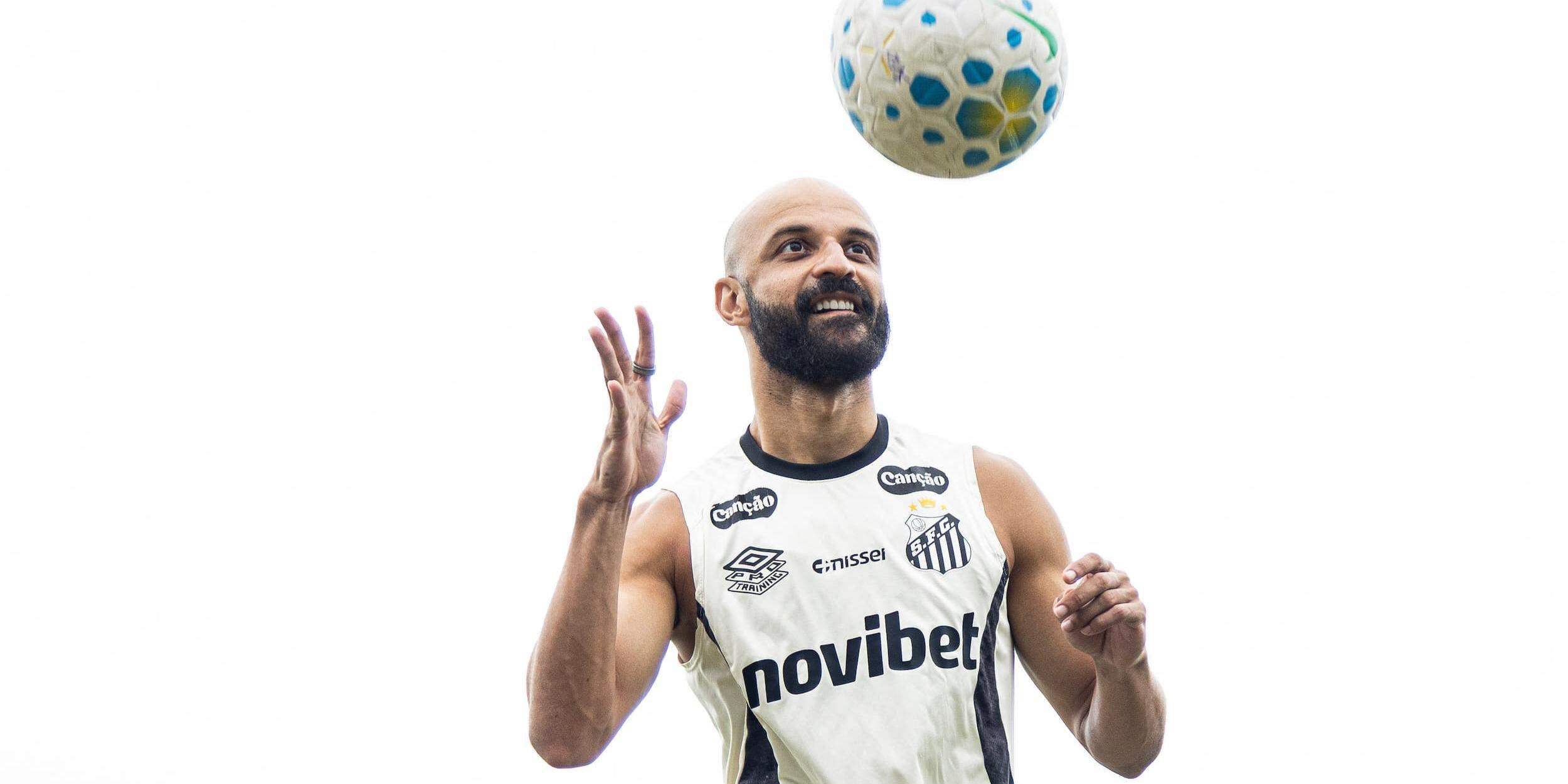 Uma das contratações mais caras dos últimos anos, Thaciano vem sendo pouco utilizado por Cuca no Santos