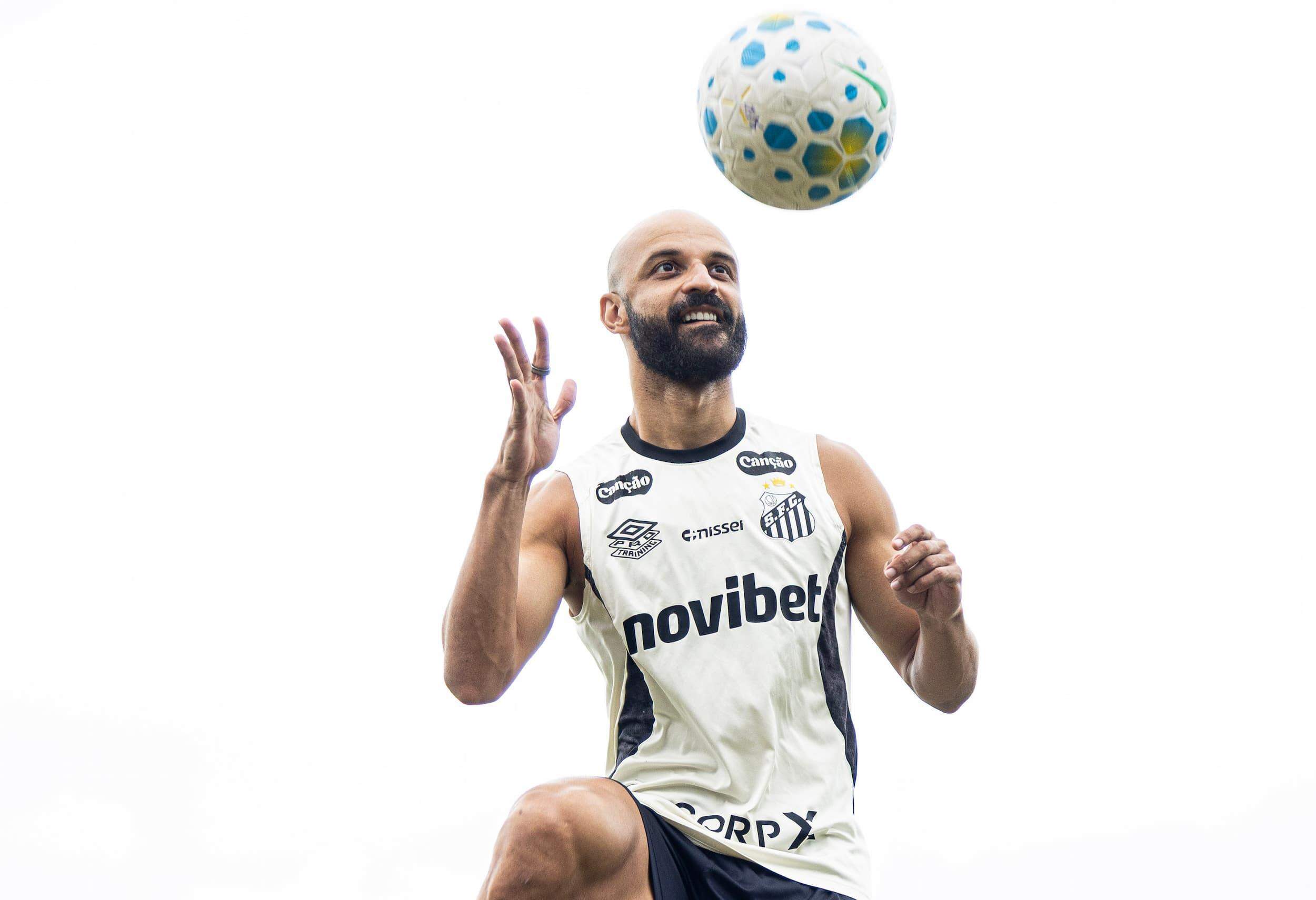 Uma das contratações mais caras dos últimos anos, Thaciano vem sendo pouco utilizado por Cuca no Santos