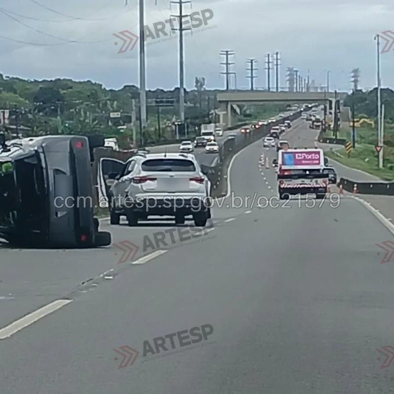 Dois dos veículos foram removidos e o terceiro manteve boas condições para continuar o tráfego