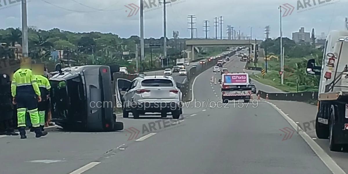 Dois dos veículos foram removidos e o terceiro manteve boas condições para continuar o tráfego