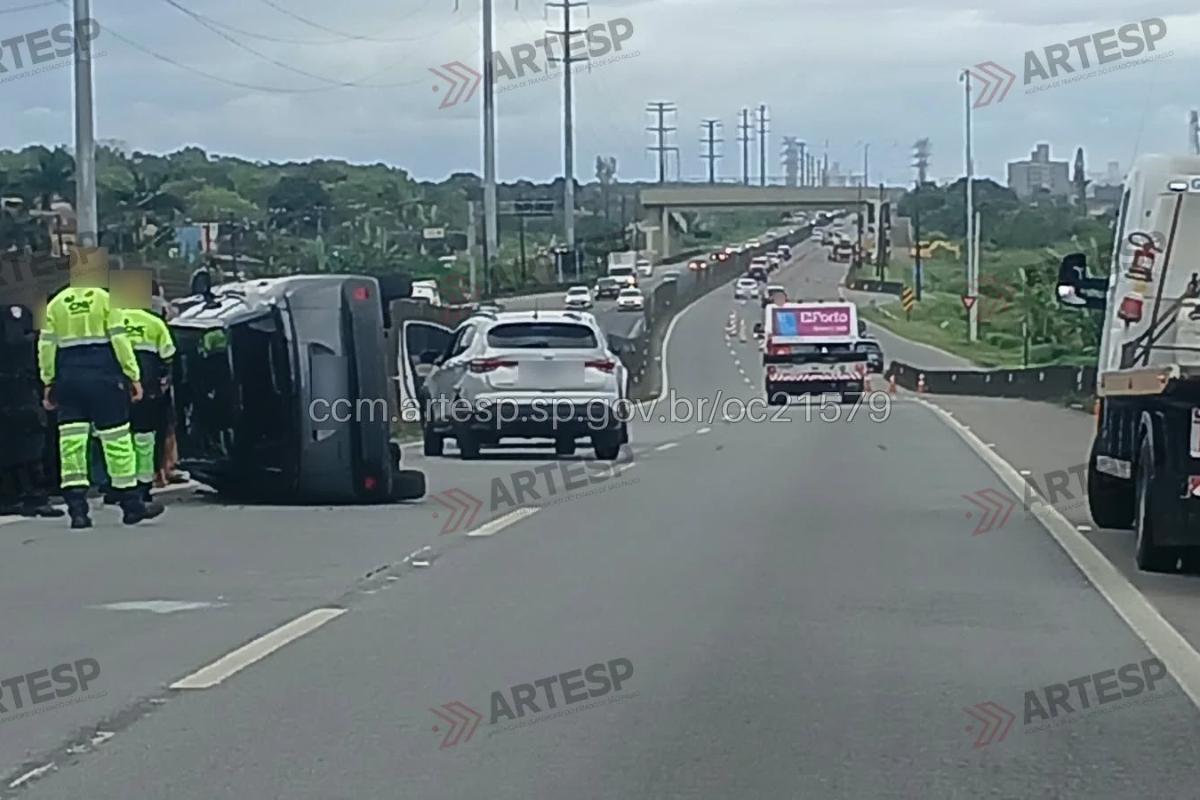 Dois dos veículos foram removidos e o terceiro manteve boas condições para continuar o tráfego
