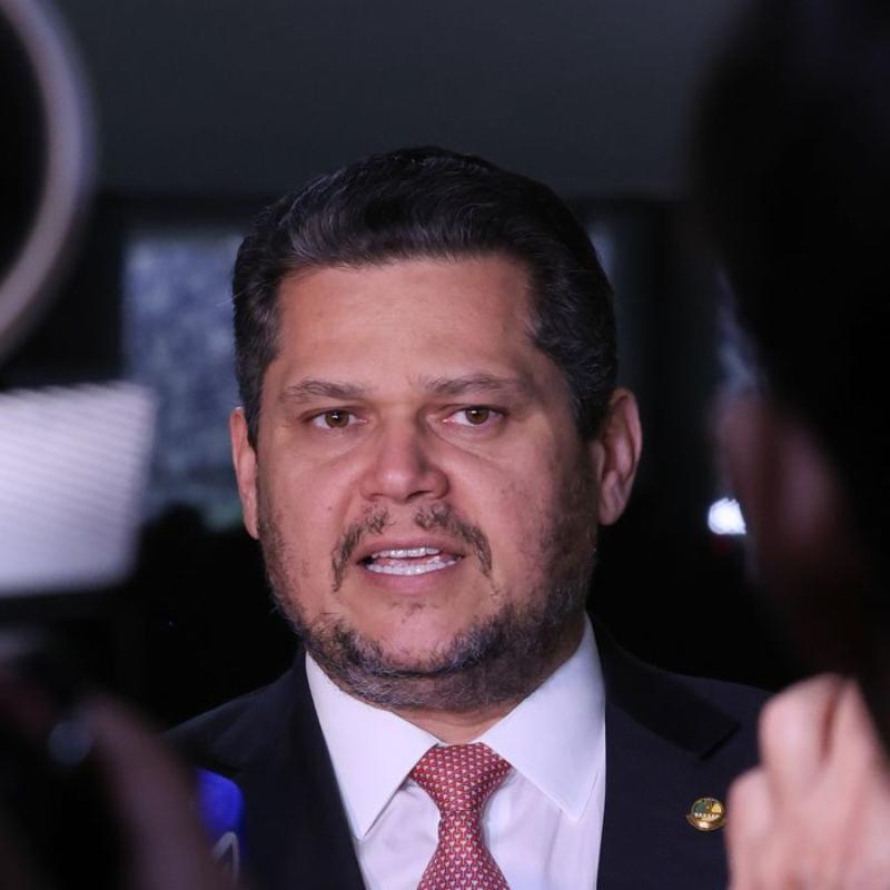 A proposta estabelece penas mais duras e regimes de prisão mais restritos para chefes de facções e milícias