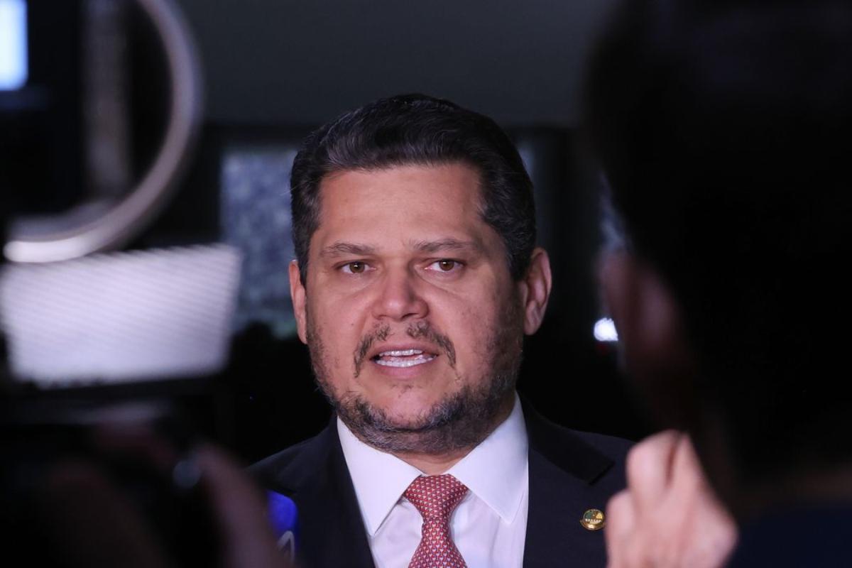 A proposta estabelece penas mais duras e regimes de prisão mais restritos para chefes de facções e milícias