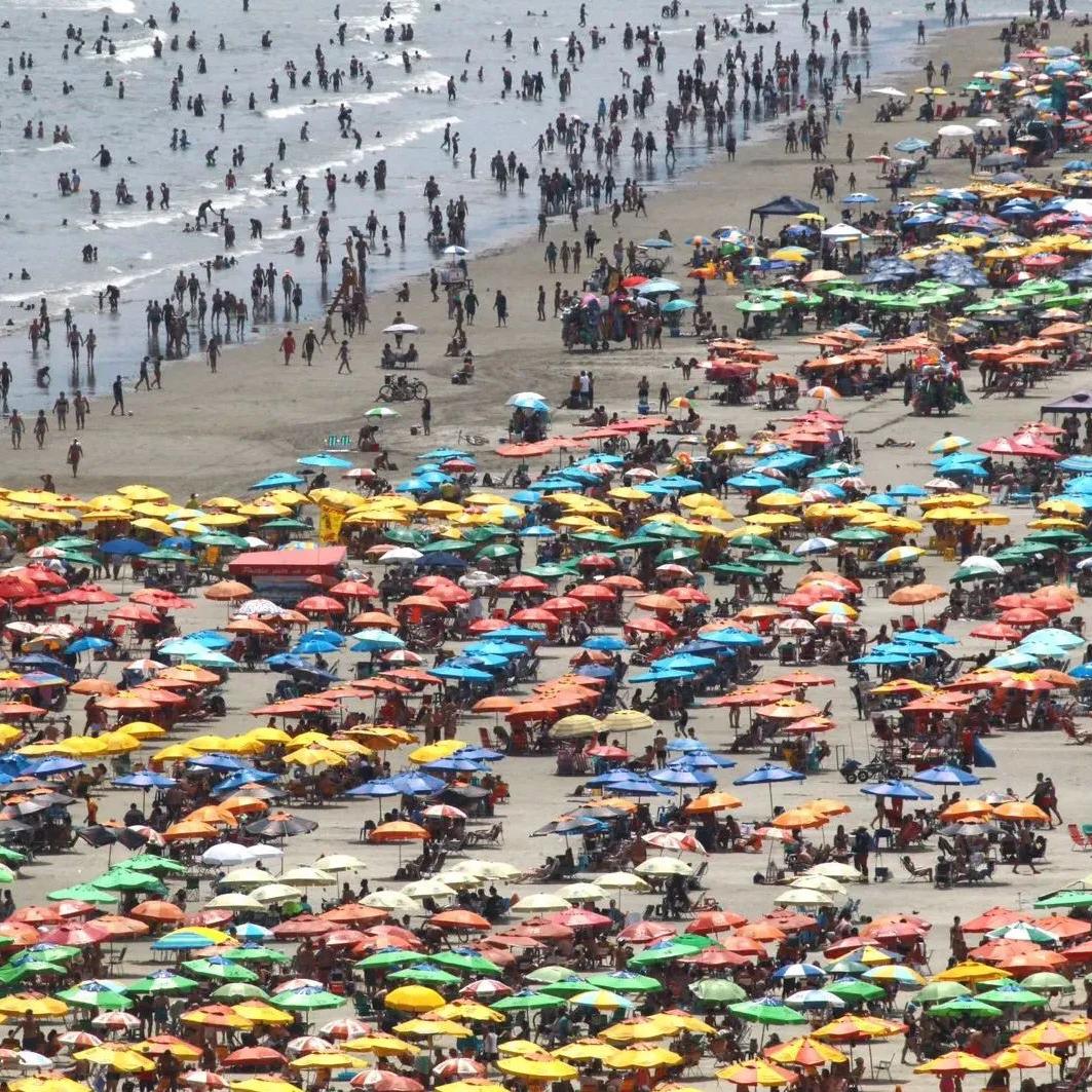 Armas barracas na faixa de areia é infração passível de multa em algumas cidades do Litoral de São Paulo