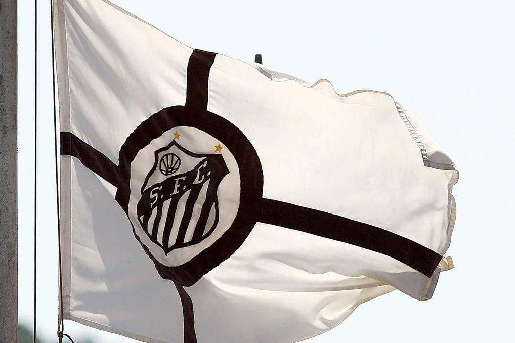 A bandeira santista vai ser hasteada no alto do Monte Serrat nesta sexta