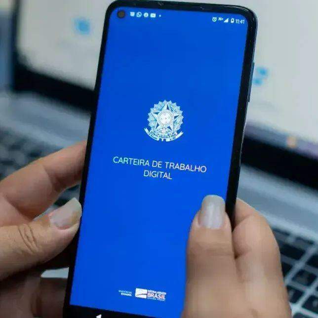 No trimestre encerrado em setembro, a taxa de desemprego registrou a sétima queda seguida e caiu a 8,7%