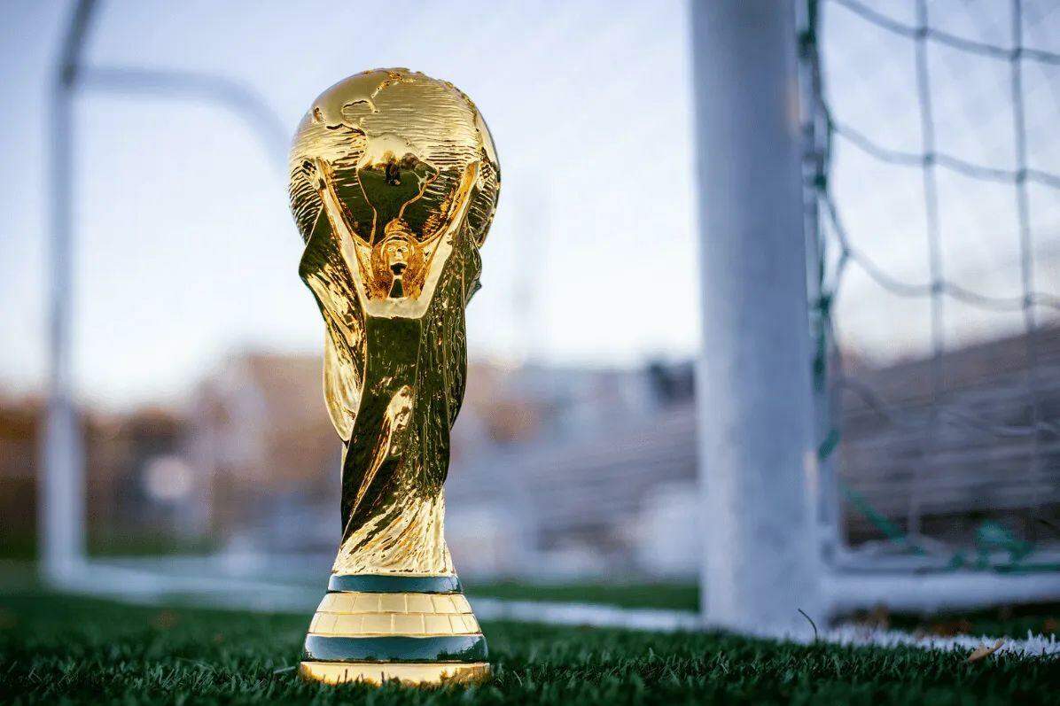Dois jogos agitam a Copa do Mundo nesta sexta-feira (12)