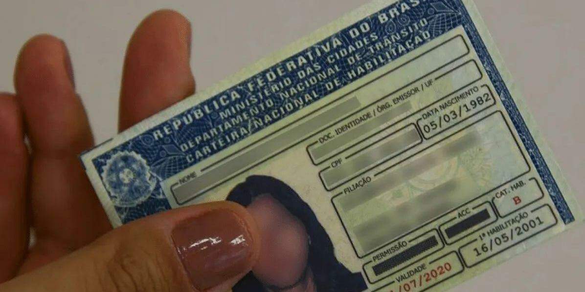 Texto aprovado estabelece suspensão da CNH por 12 meses