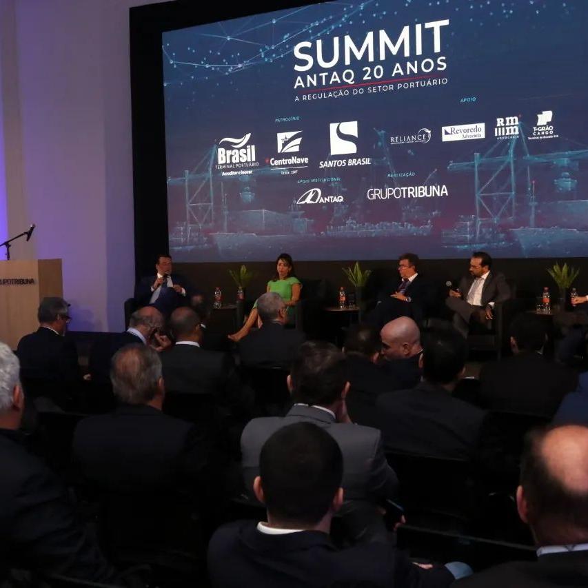 Os palestrantes do primeiro debate do Summit em homenagem aos 20 anos da Antaq