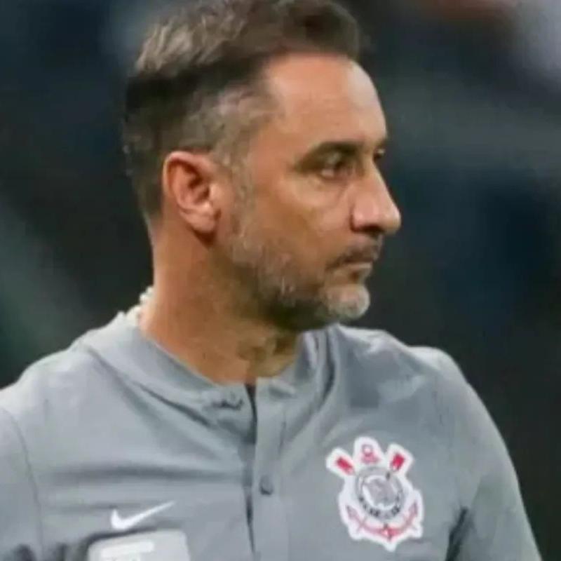 Em sua passagem pelo Brasil, Vitor Pereira treinou Corinthians e Flamengo