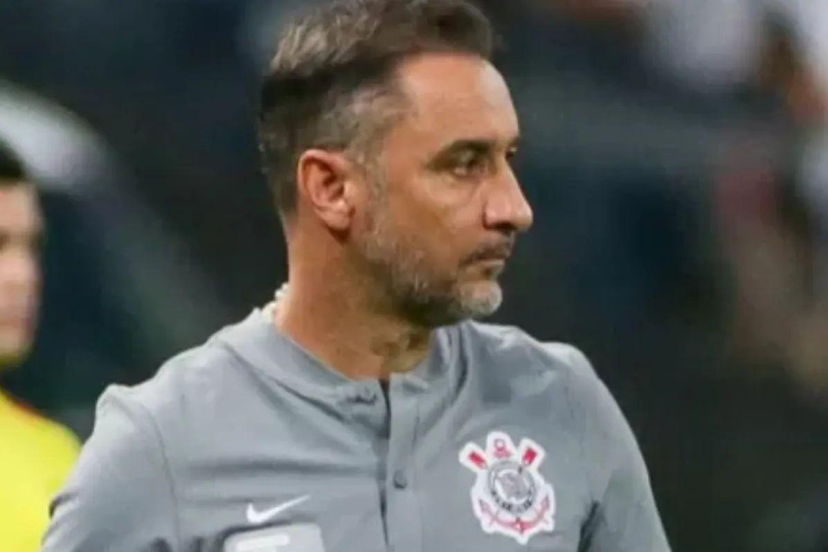 Em sua passagem pelo Brasil, Vitor Pereira treinou Corinthians e Flamengo