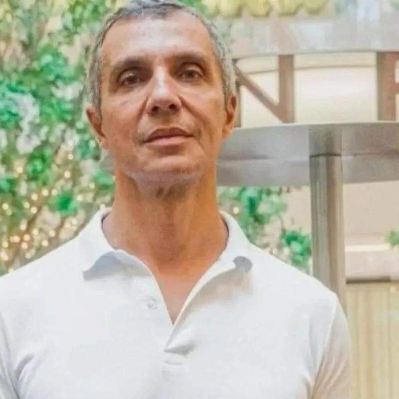 O executivo saiu para correr neste domingo, voltou e foi encontrado pela família no banheiro já sem vida