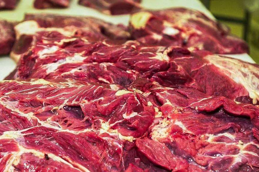 Carne do Brasil proibida na Europa já foi vetada também na China; saiba o motivo