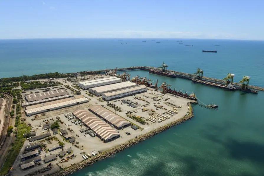 Nova taxa seria adotada nos portos de Praia Mole e Tubarão, mas acabou suspensa pela Antaq; Vports fala em reequíbrio da divisão de custos