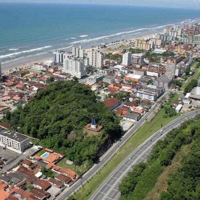 Foi apresentado um projeto piloto de revitalização, que prevê a reorganização dos quiosques, com foco em mais segurança, acessibilidade e melhores condições tanto para comerciantes quanto para frequentadores.