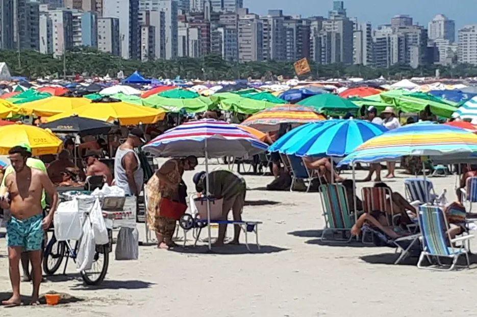 Praias de Santos devem ficar lotadas no Carnaval