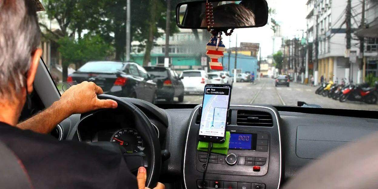 Linha de crédito vai atender motoristas de Uber e taxistas na Baixada Santista e no resto do Brasil