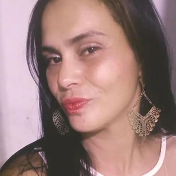 Alessandra foi morta a facadas