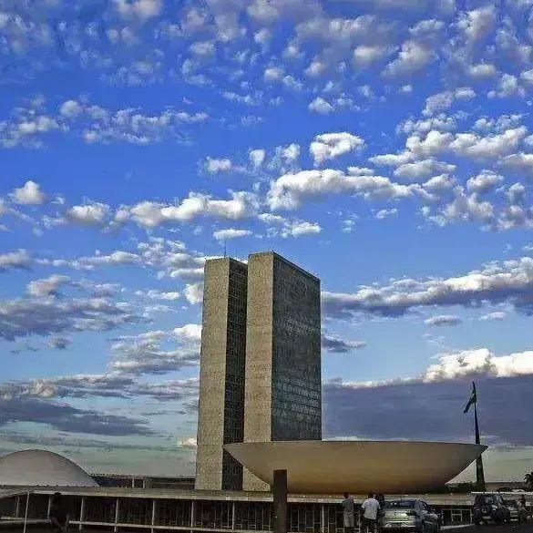 Com a derrubada do veto, valerá o texto do projeto que suspende até dezembro de 2021 os prazos de validade dos concursos