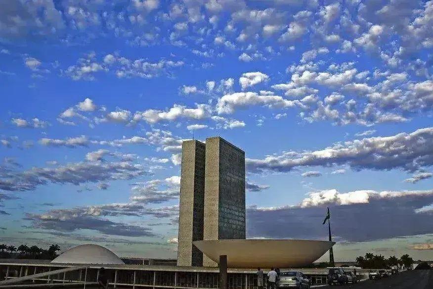 Com a derrubada do veto, valerá o texto do projeto que suspende até dezembro de 2021 os prazos de validade dos concursos