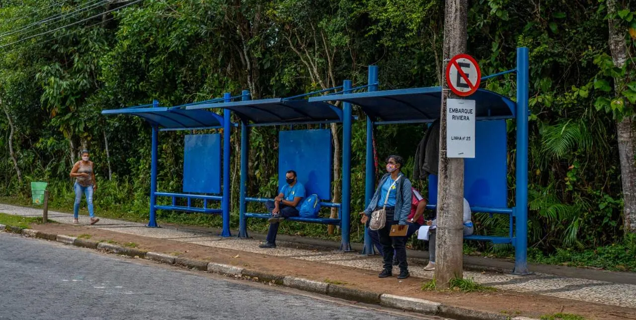  Prefeitura de Bertioga instala novos abrigos de ônibus   