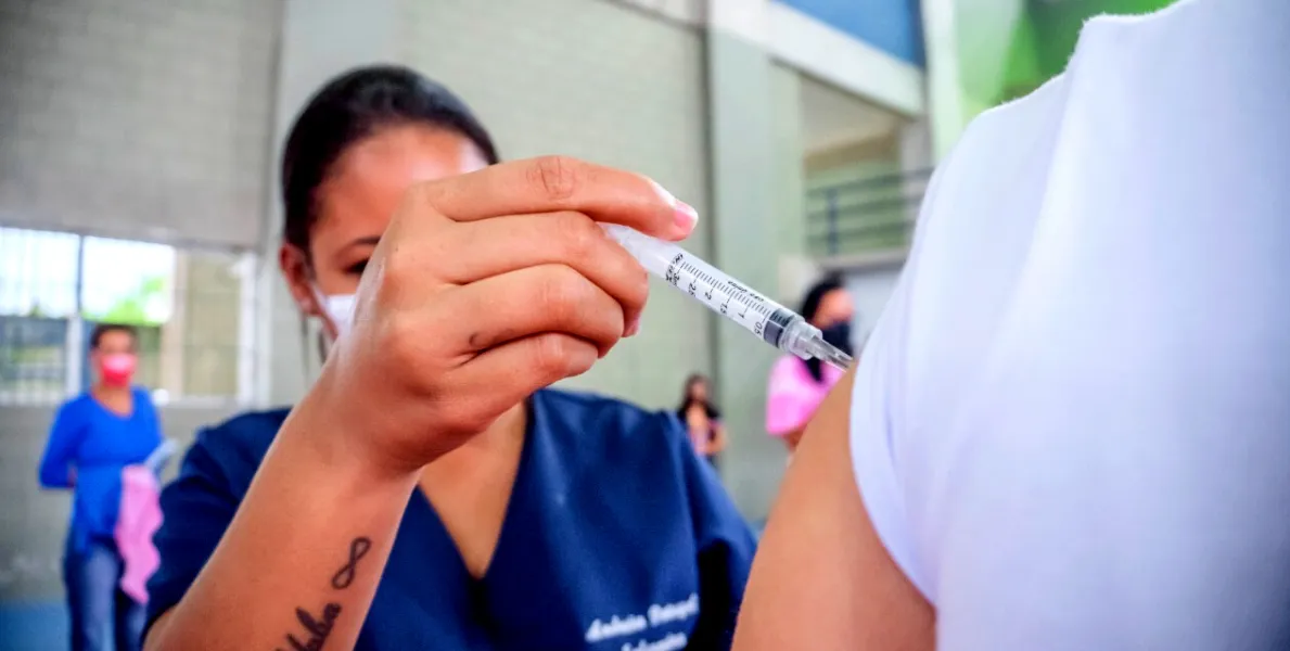   A partir de segunda-feira (14), o município inicia aplicação da primeira dose da vacina para novos grupos  