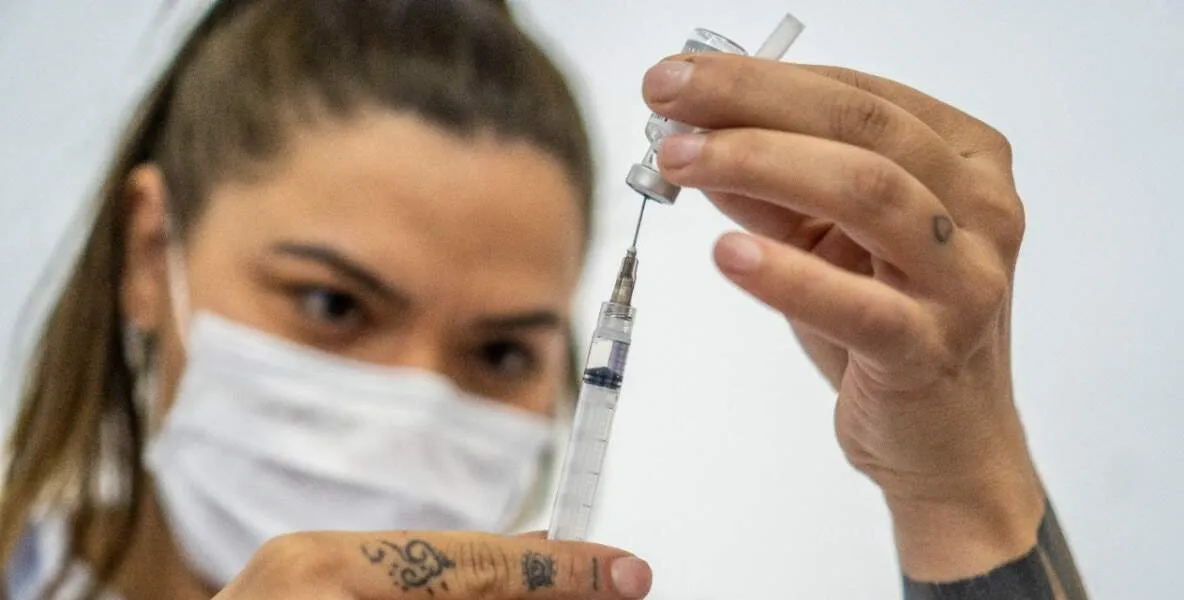  Vacinação de nova faixa etária acontece em três postos de Bertioga 