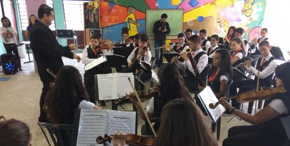   Programa Cubatão Sinfonia incentiva jovens a estudarem a música instrumental e estilos de dança. 