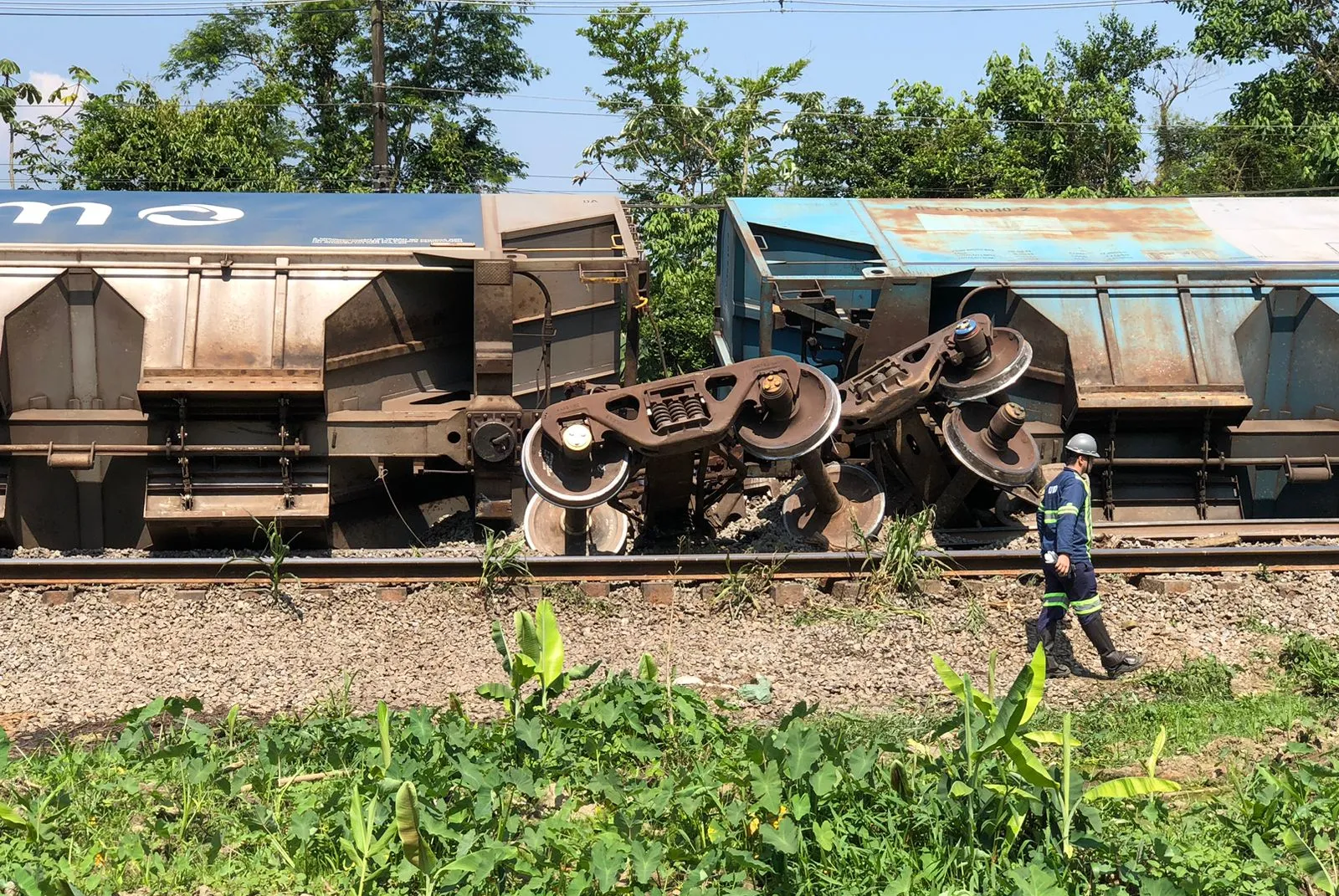Acidente causou o tombamento de alguns dos vagões do trem