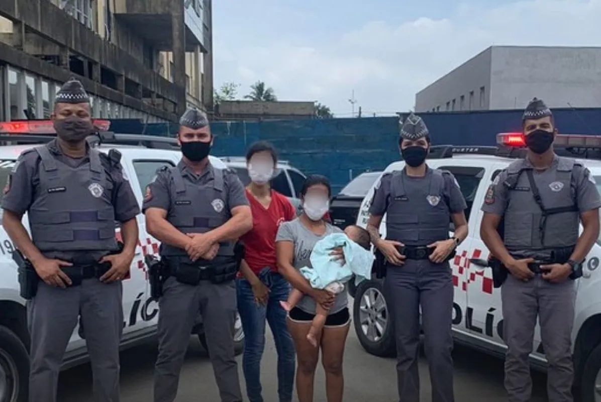 Agentes da PM salvaram bebê que estava engasgado em Cubatão