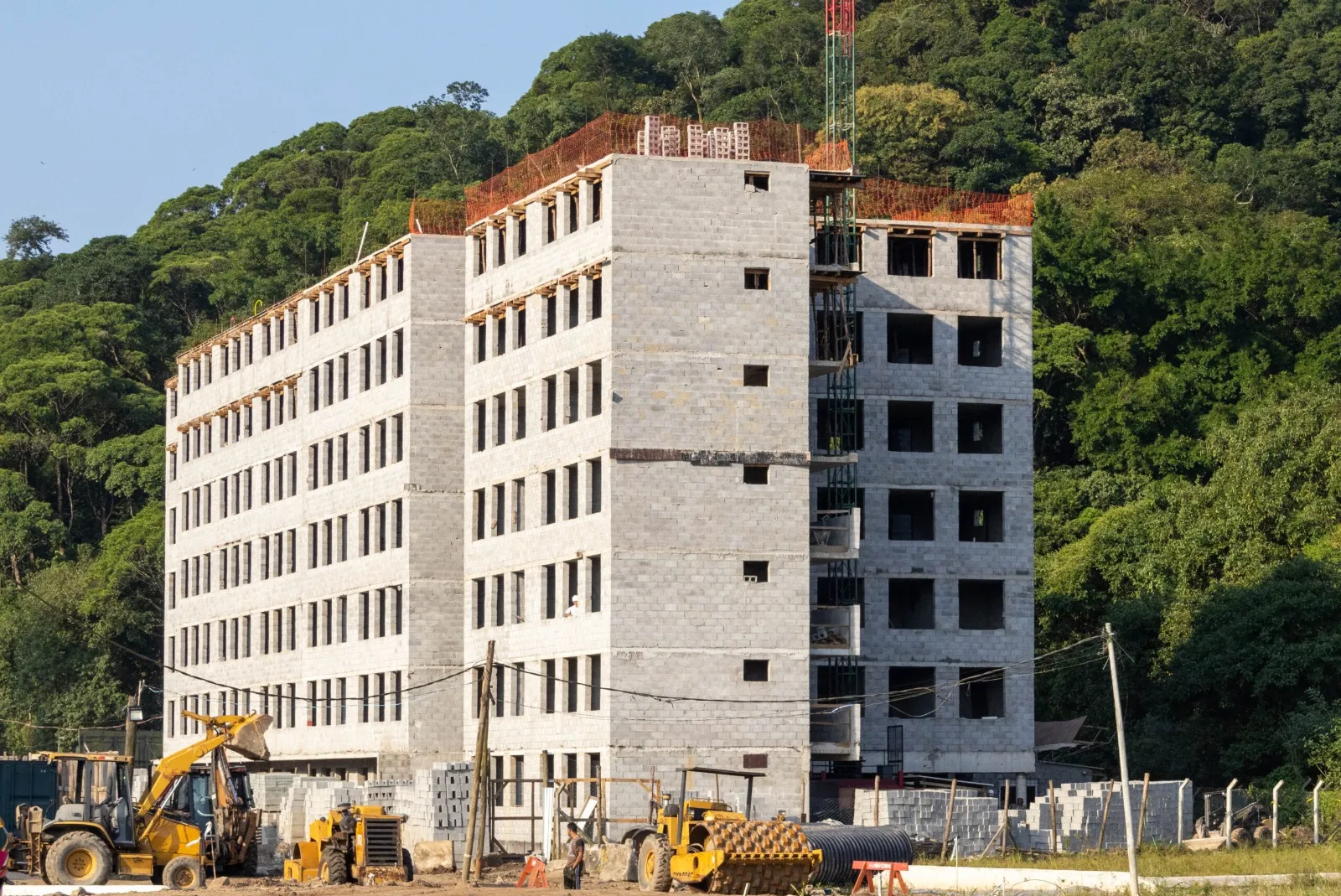 Urbanização da Vila Esperança é um dos trabalhos desenvolvidos pela Administração Municipal para reduzir o déficit habitacional cubatense