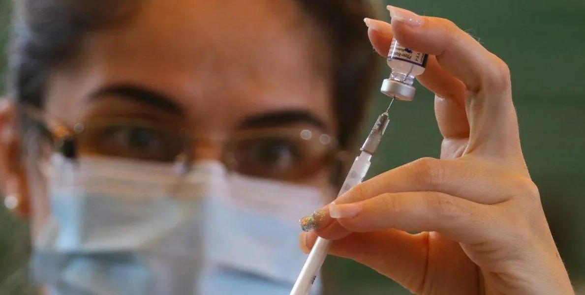  Baixada Santista iniciou a aplicação da segunda dose com a vacina da Pfizer nesta semana 
