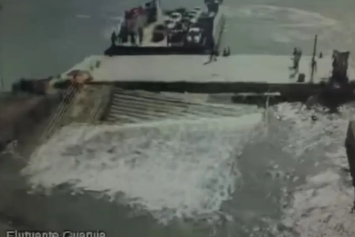 Vídeo mostra momento que flutuante de travessia cede pela força da maré