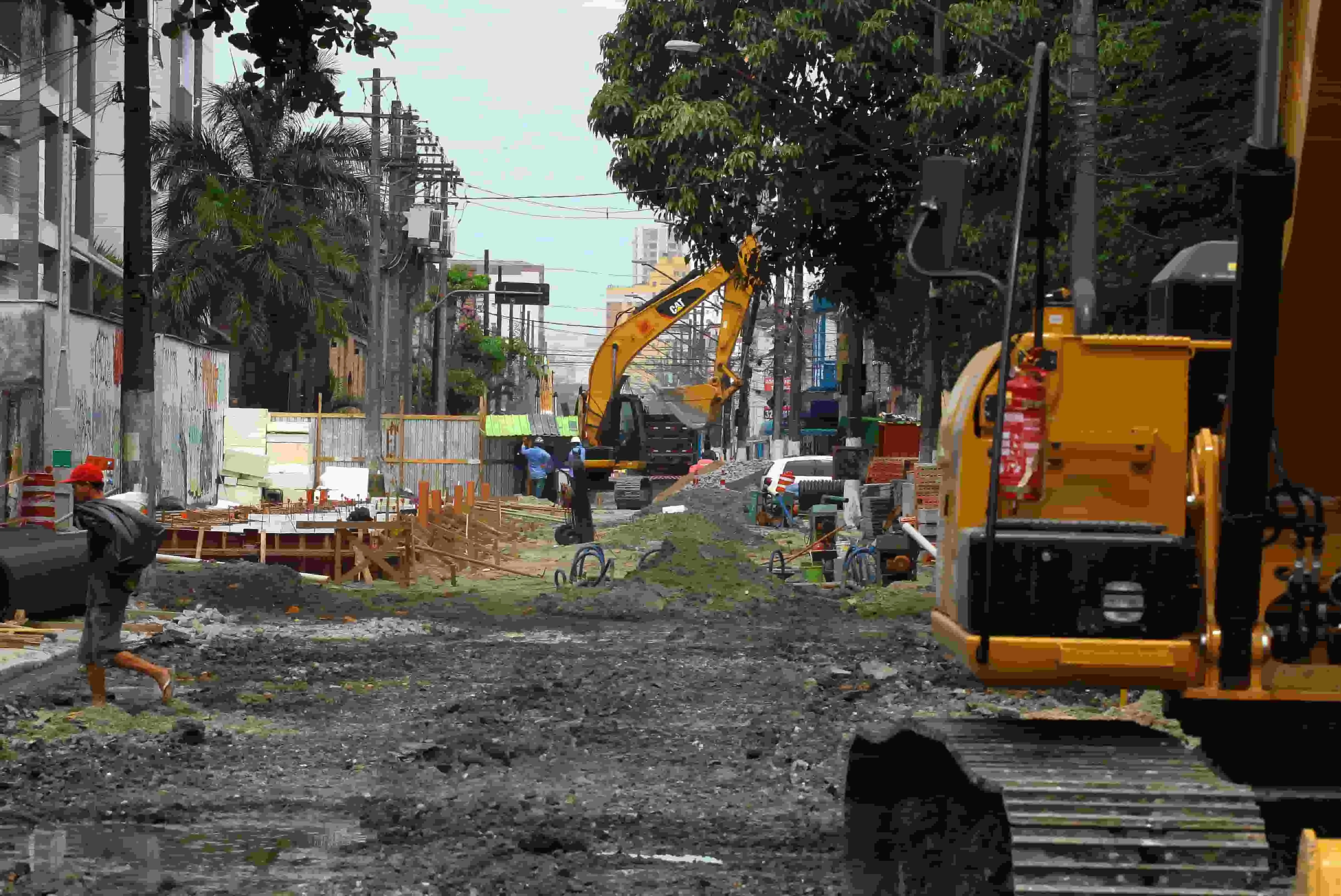 Obras do VLT estão na segunda fase, concentradas no Centro de Santos