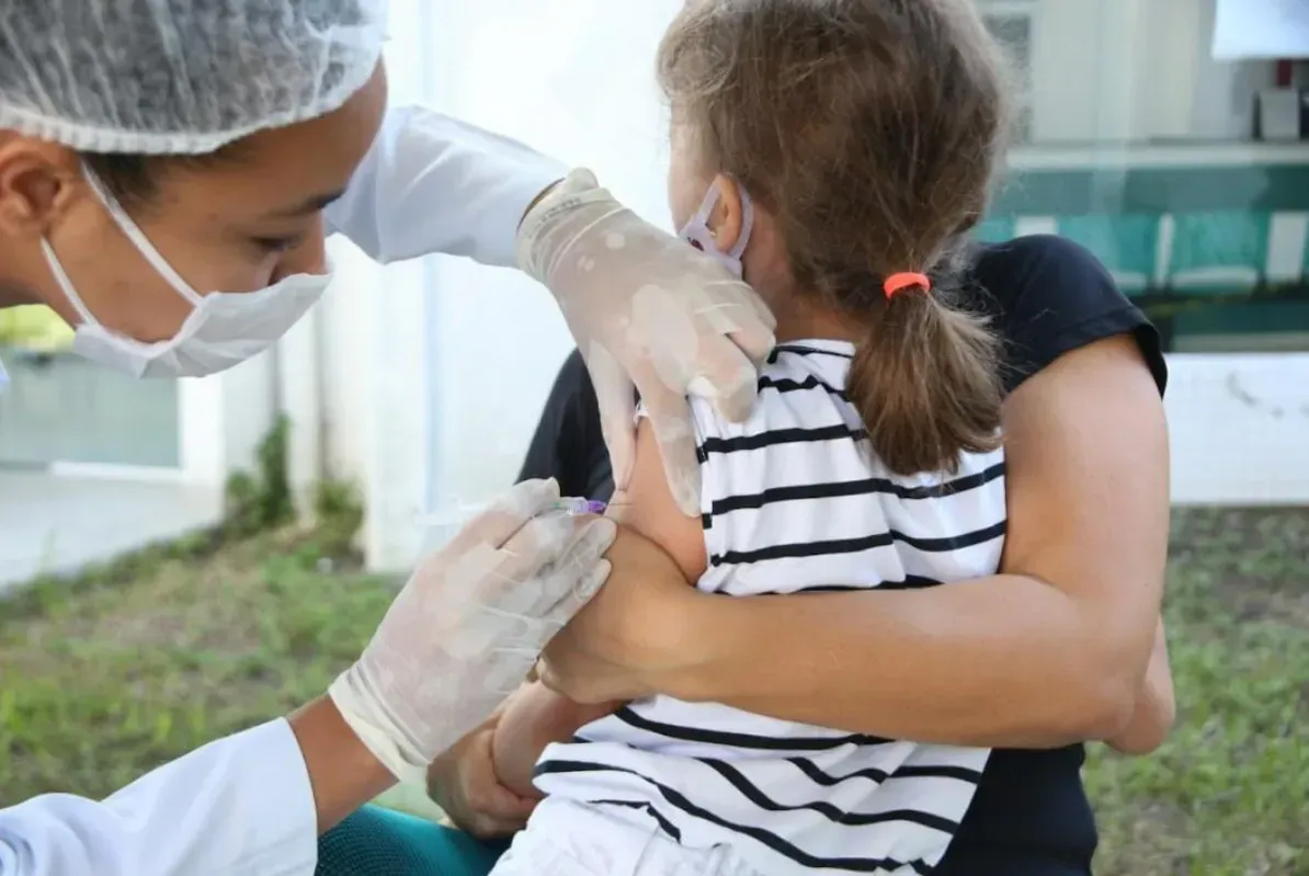 Municípios da Baixada Santista aguardam informações do Estado sobre vacinação de crianças contra a covid-19