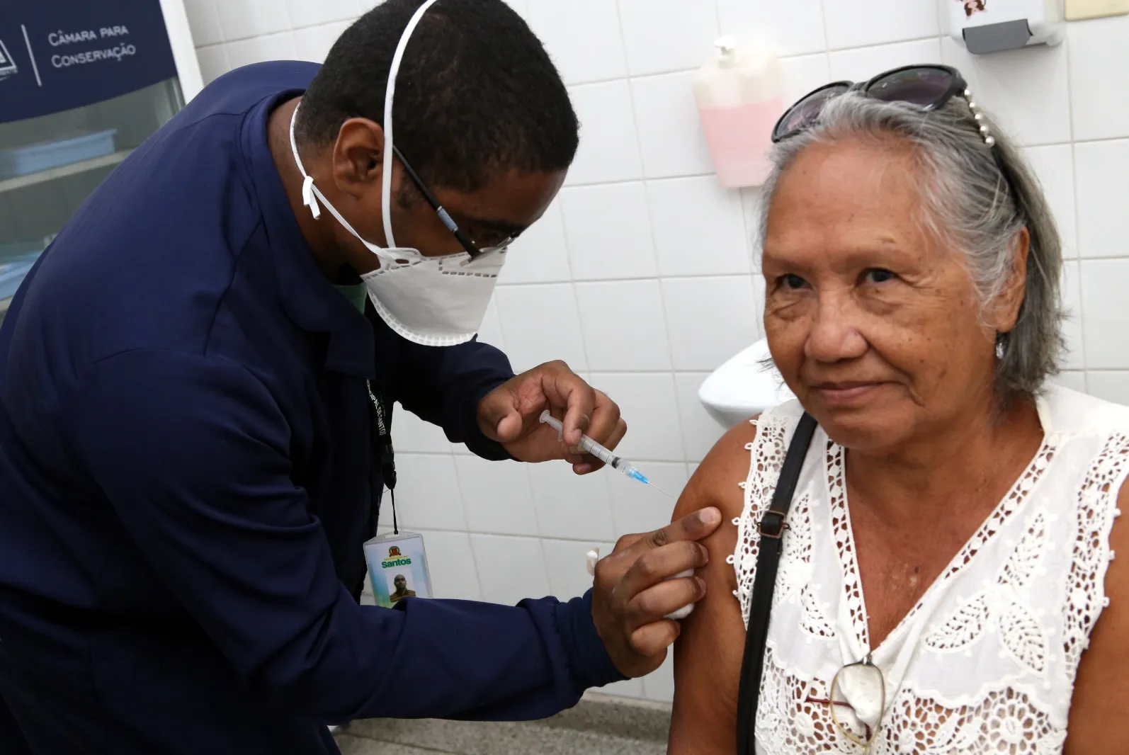 Em Santos, vacinação se destina, por exemplo, a idosos a partir de 70 anos, gestantes e pessoal da saúde