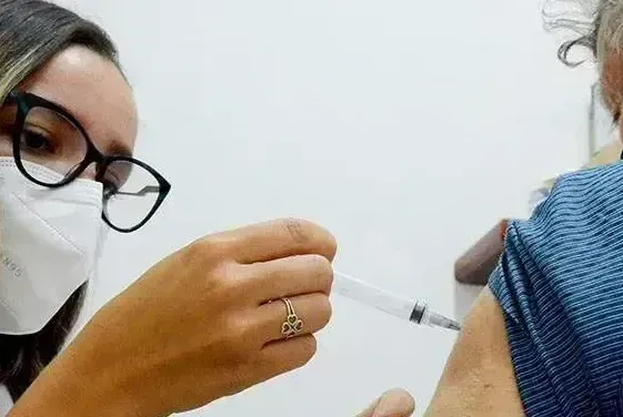 Mais de 10 mil doses de imunizante foram aplicadas em moradores de Santos até o começo desta semana