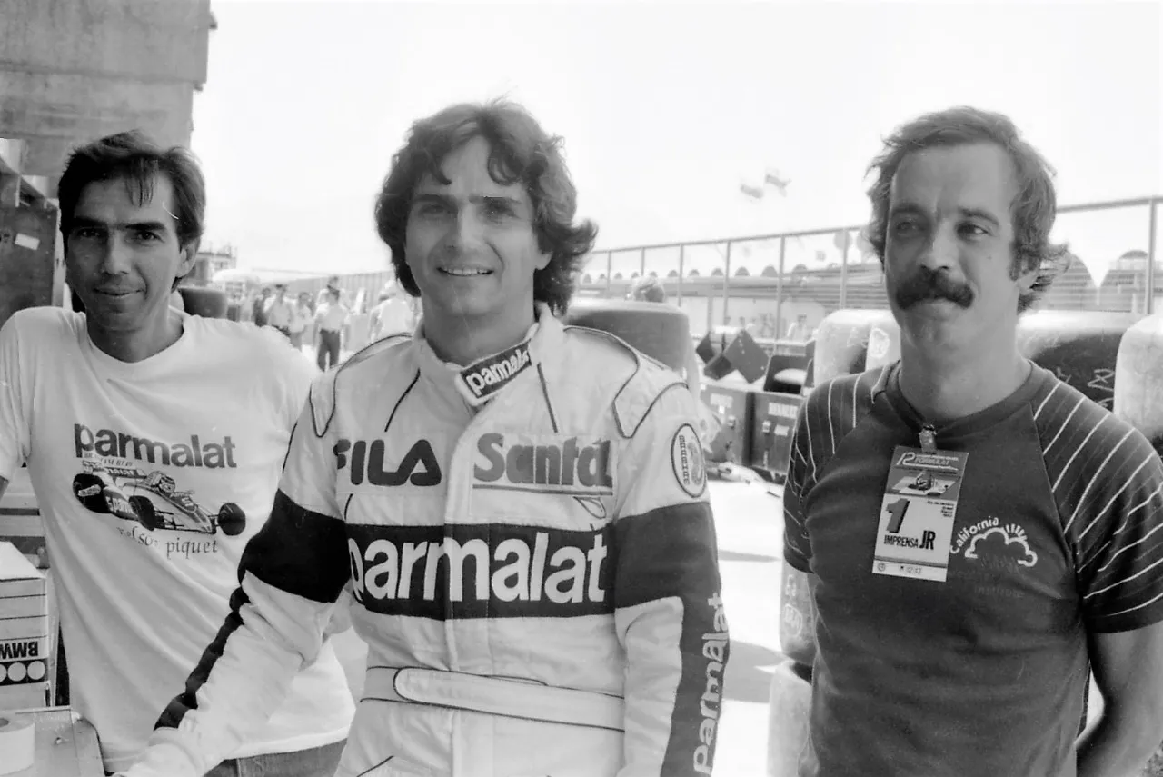 Corrêa (à direita) na cobertura do GP Brasil de Fórmula 1, ao lado de Nelson Piquet