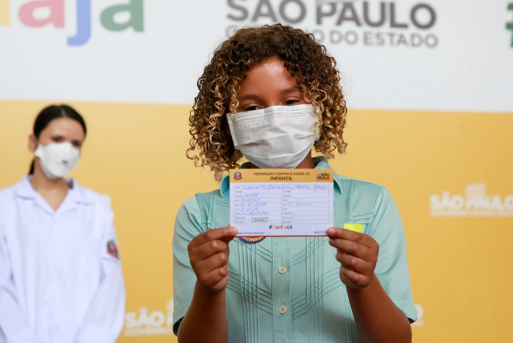 Alunos da E.E Brigadeiro Faria Lima foram imunizados nesta quinta-feira (20) com a CoronaVac