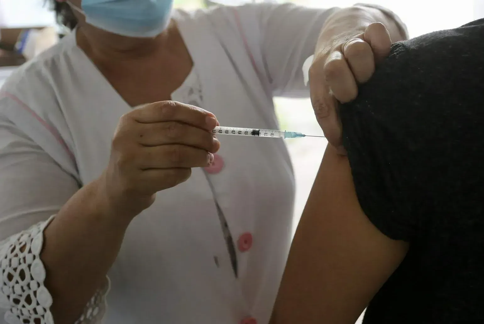 Em Santos, neste sábado (20), a vacinação será realizada em postos localizados nos morros, região central e Zona Noroeste